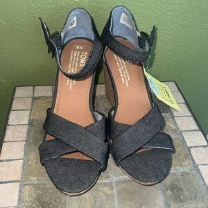 Tom’s Sienna Wedge size 6